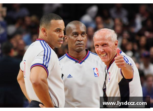 JN江南体育NBA裁判规则解析与应用：探索比赛中的关键决策与挑战