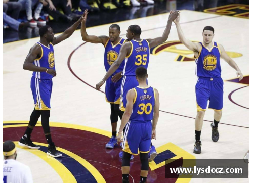 JN江南体育库里与勇士夺冠路：超凡表现引领团队，探索其在NBA历史上的不朽地位